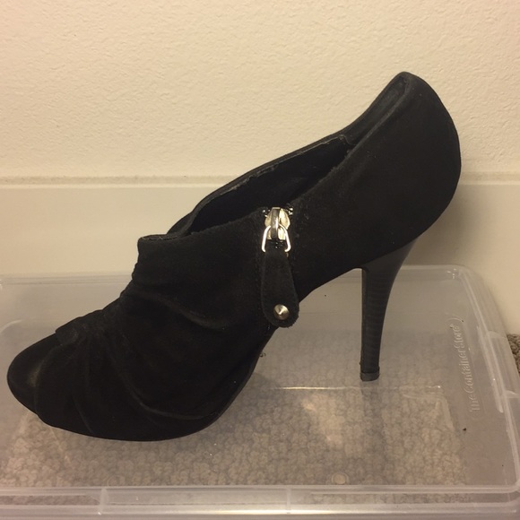 Heels - Picture 3 of 3